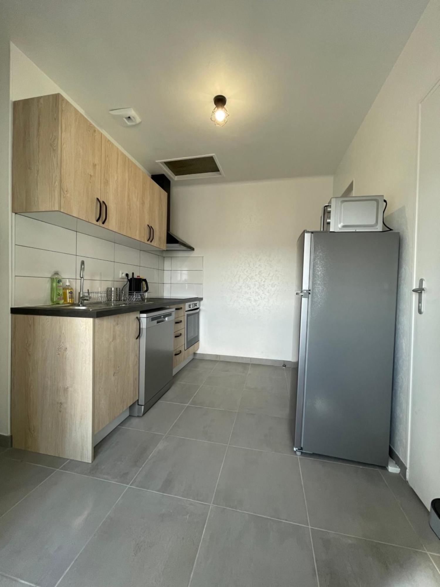 Appartement Renove Tout Equipe, Centre Ville, Proche De La Gare Et Commerce Flers  Extérieur photo